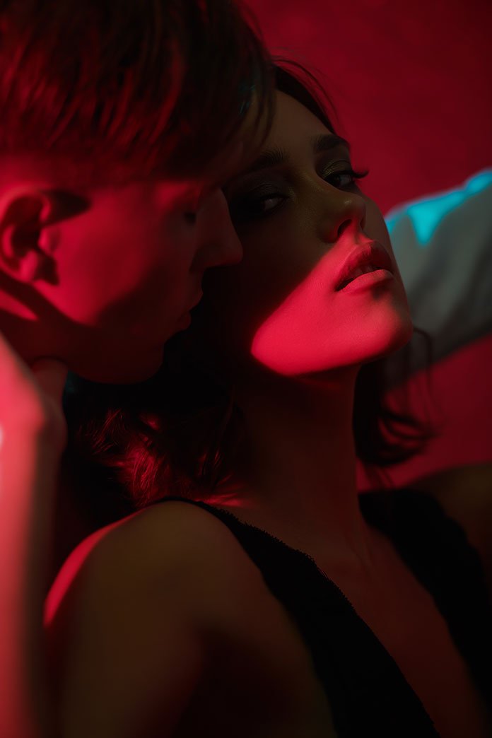 Couple a des relations sexuelles dans un cinéma érotique